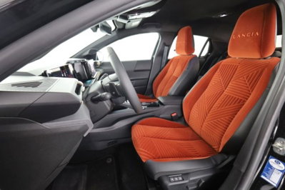 Lancia Ypsilon 1.2 mhev Edizione Cassina e-dct (2)