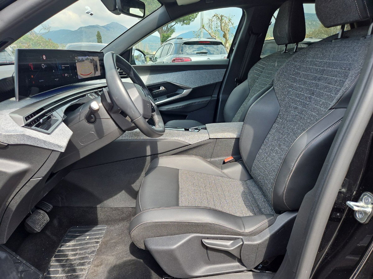 Peugeot 3008 73 kWh Allure 210cv (8)