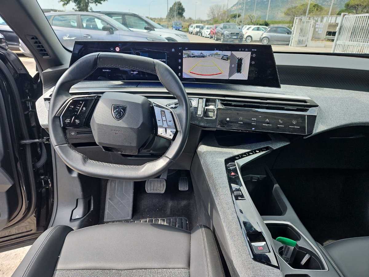 Peugeot 3008 73 kWh Allure 210cv (9)