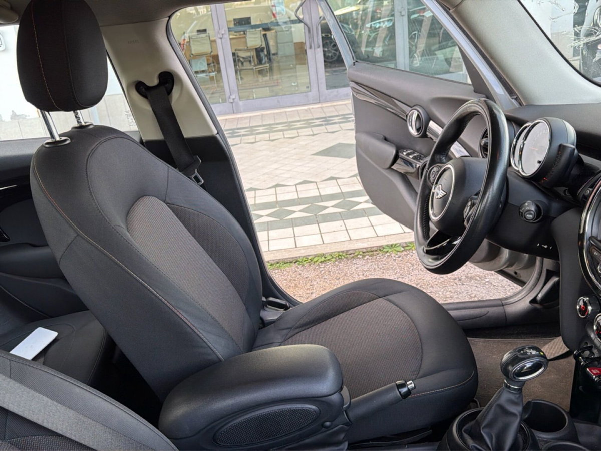 MINI Mini 1.5 Cooper D Business XL (11)