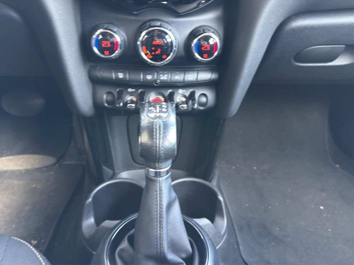 MINI Mini 1.5 Cooper D Business XL (6)