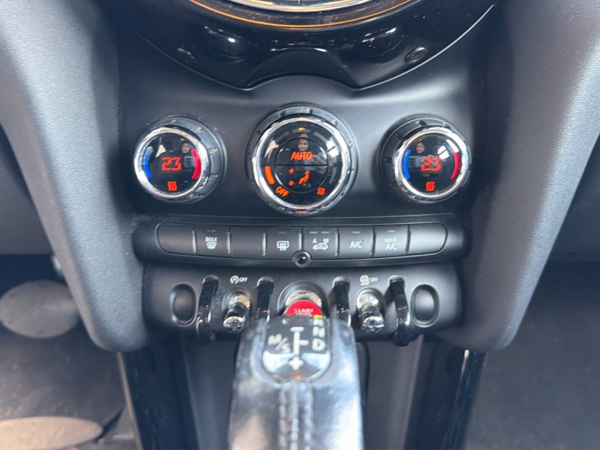 MINI Mini 1.5 Cooper D Business XL (8)
