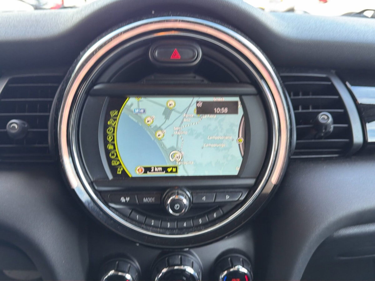 MINI Mini 1.5 Cooper D Business XL (9)