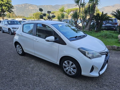 Toyota Yaris 1.D-4D 5 porte Lounge (3)