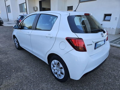 Toyota Yaris 1.D-4D 5 porte Lounge (4)