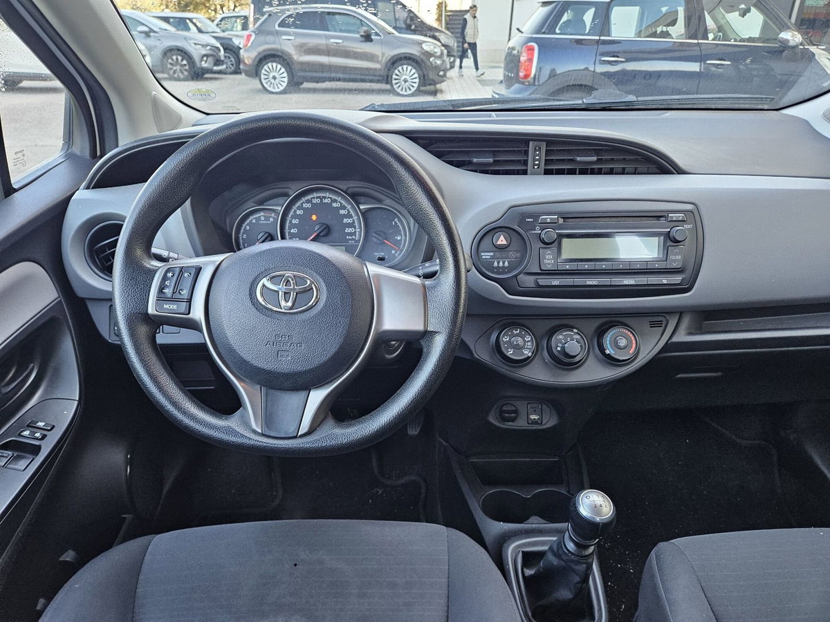 Toyota Yaris 1.D-4D 5 porte Lounge (6)