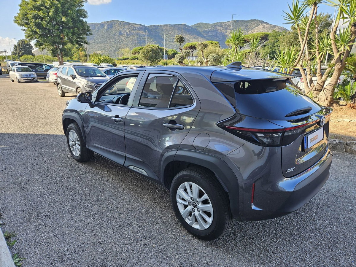 Toyota Yaris Cross 1.5 Hybrid 5p. E-CVT AWD-i Premiere (5)
