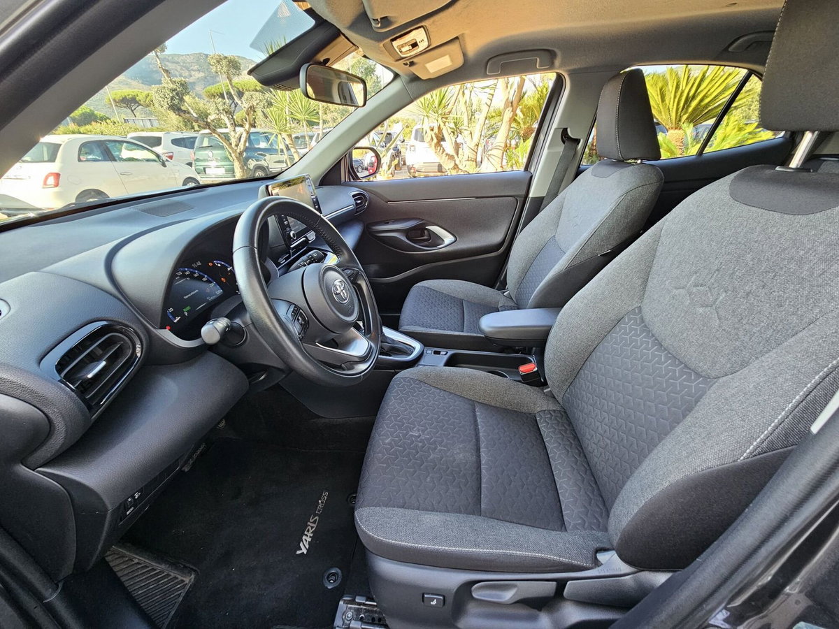 Toyota Yaris Cross 1.5 Hybrid 5p. E-CVT AWD-i Premiere (7)