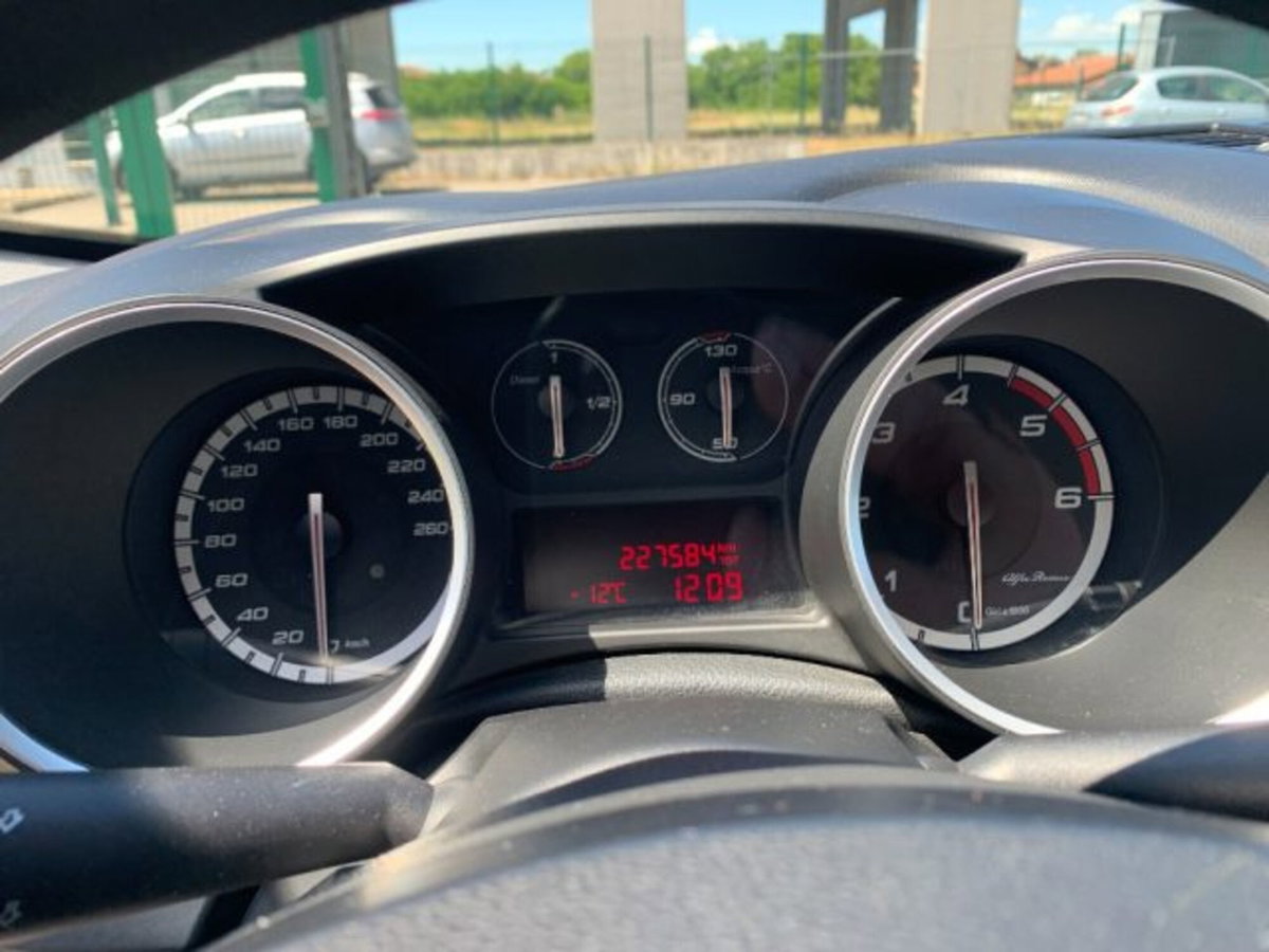 Alfa Romeo Giulietta 1.6 JTDm-2 Exclusive (14)