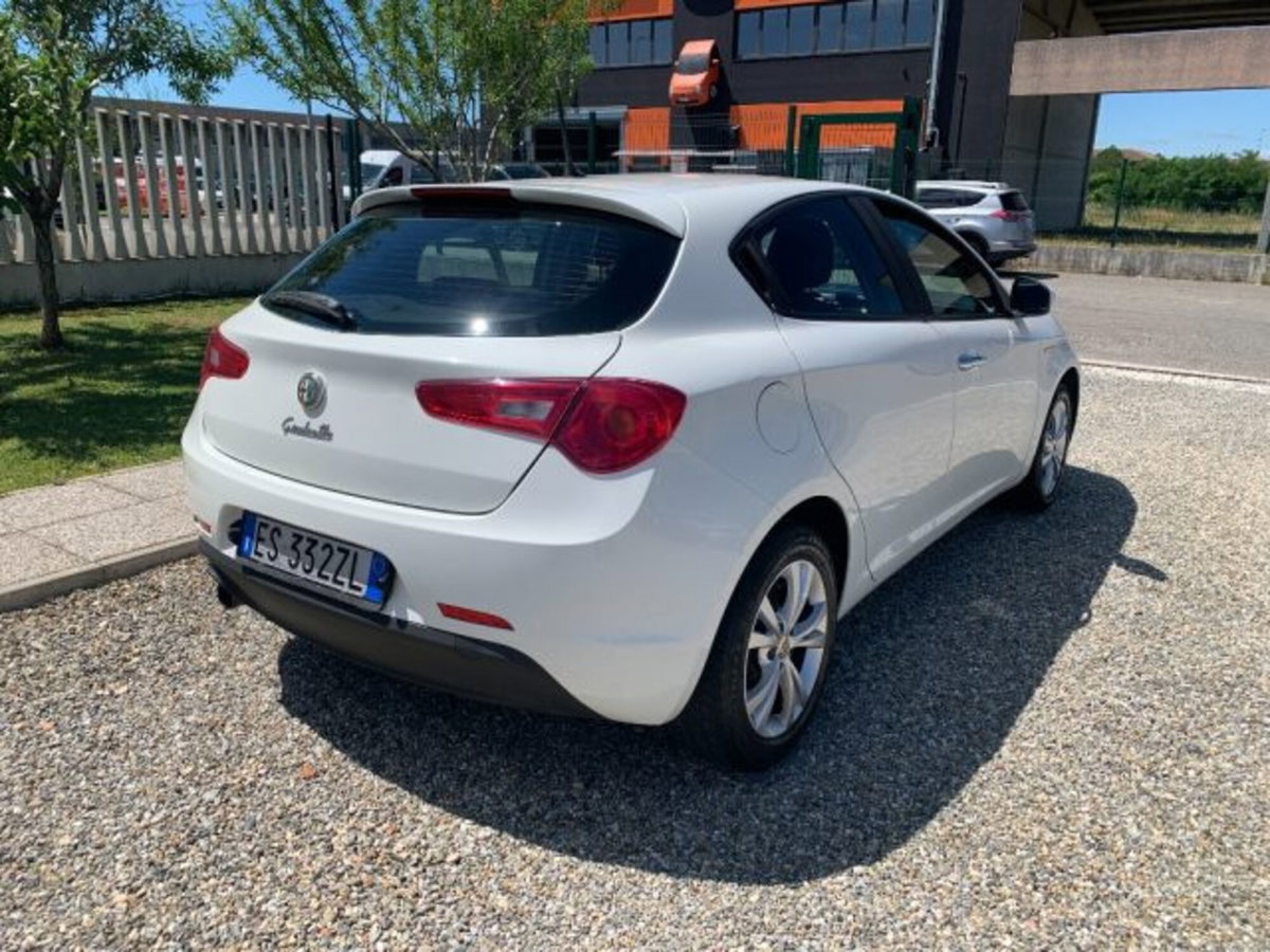 Alfa Romeo Giulietta 1.6 JTDm-2 Exclusive (5)