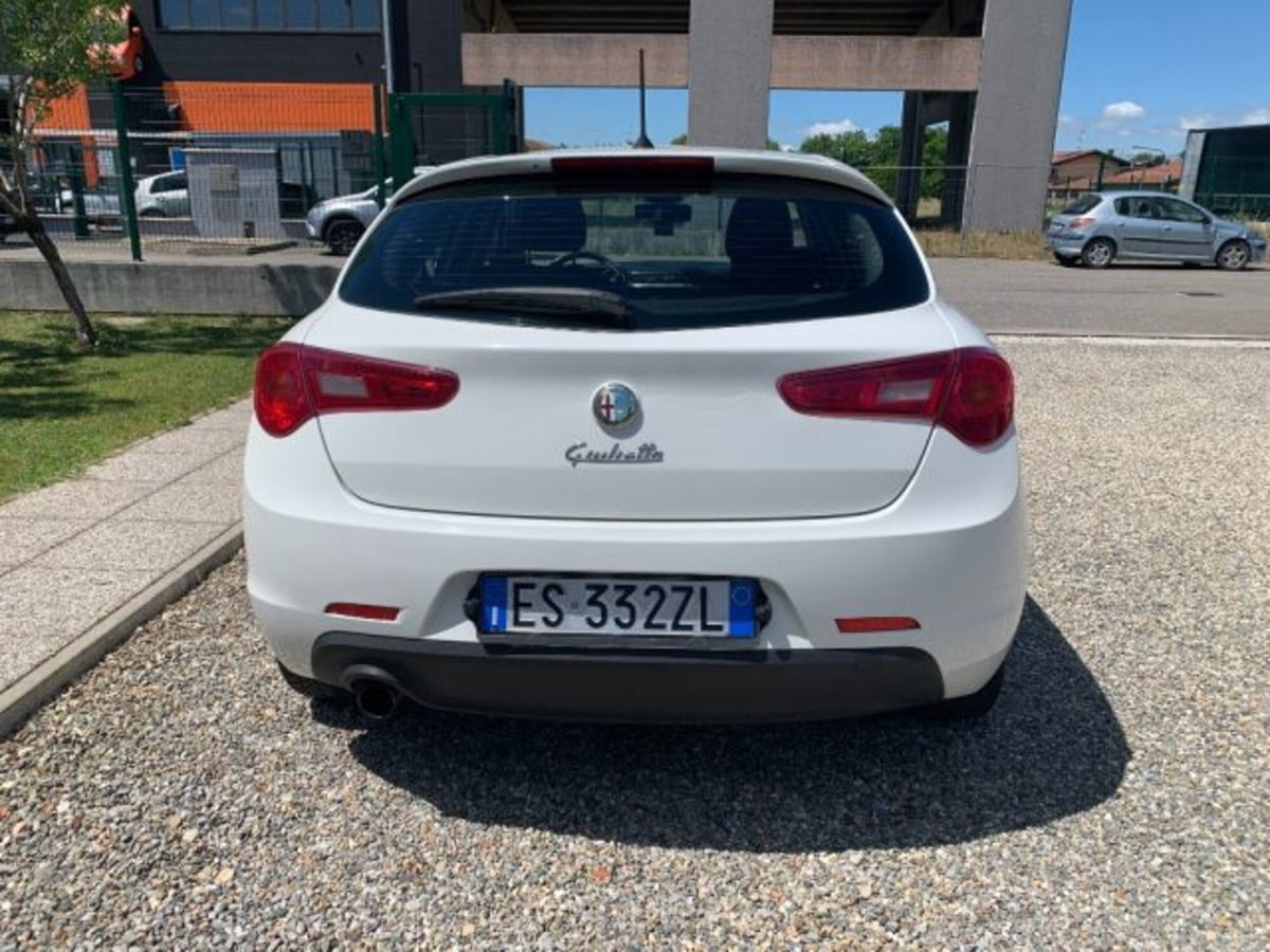 Alfa Romeo Giulietta 1.6 JTDm-2 Exclusive (6)
