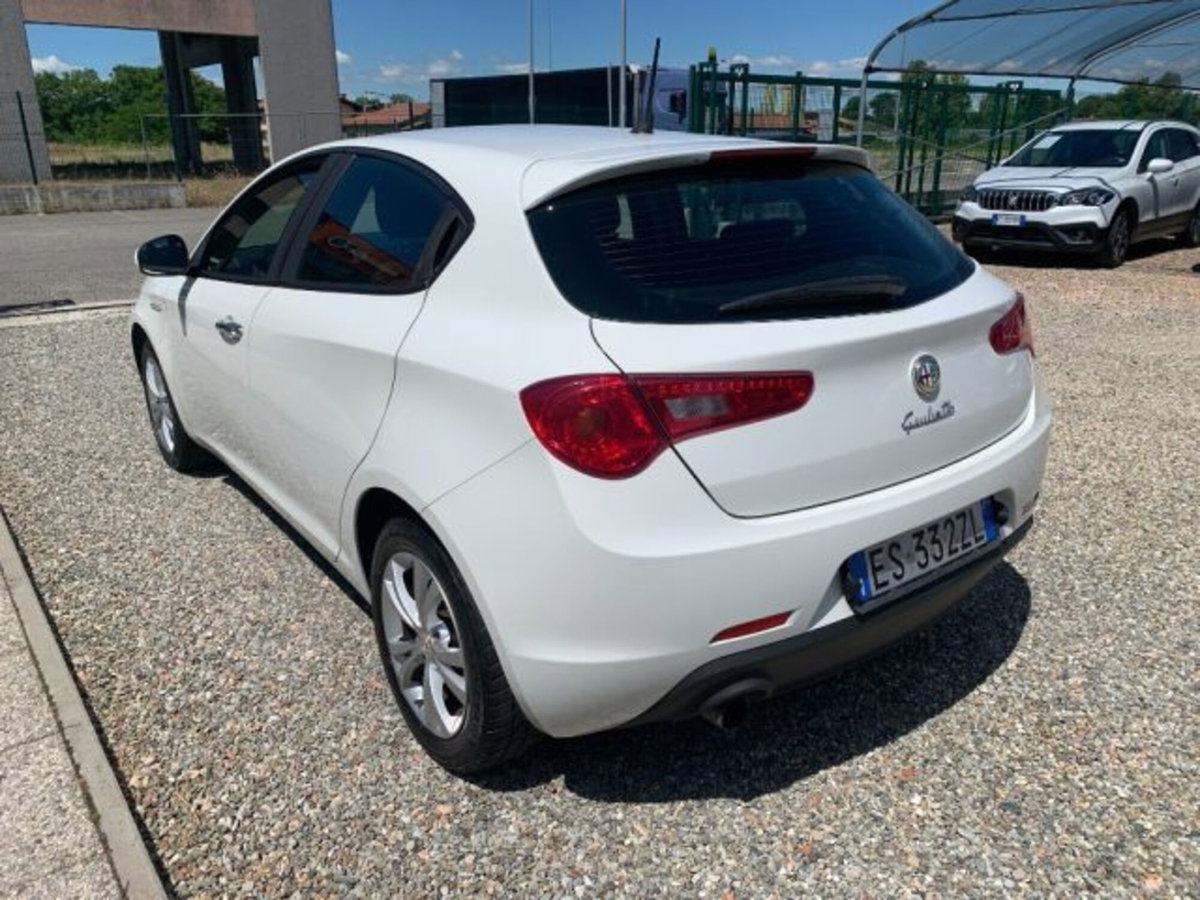 Alfa Romeo Giulietta 1.6 JTDm-2 Exclusive (7)