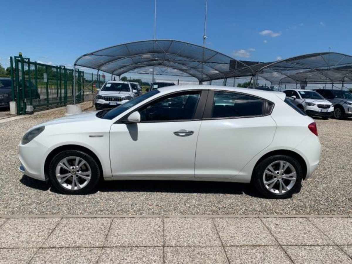 Alfa Romeo Giulietta 1.6 JTDm-2 Exclusive (8)