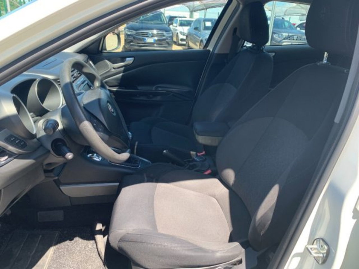 Alfa Romeo Giulietta 1.6 JTDm-2 Exclusive (9)
