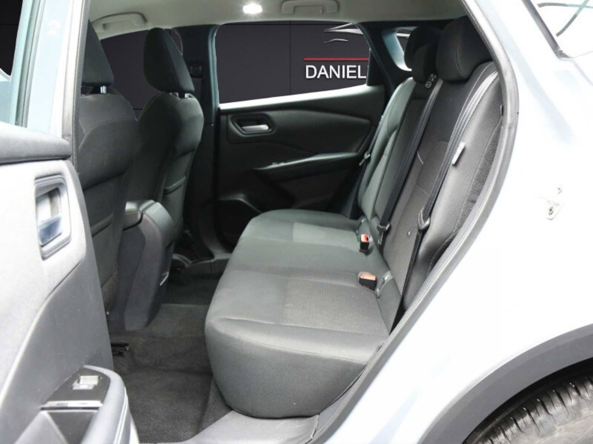Nissan Qashqai 1.3 mhev Acenta 2wd 140cv (17)