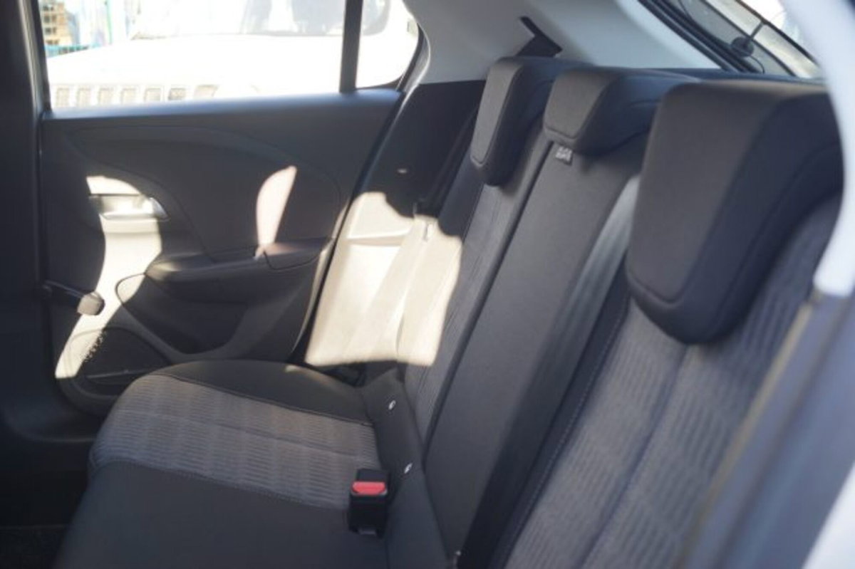 Opel Corsa 1.2 Edition (12)
