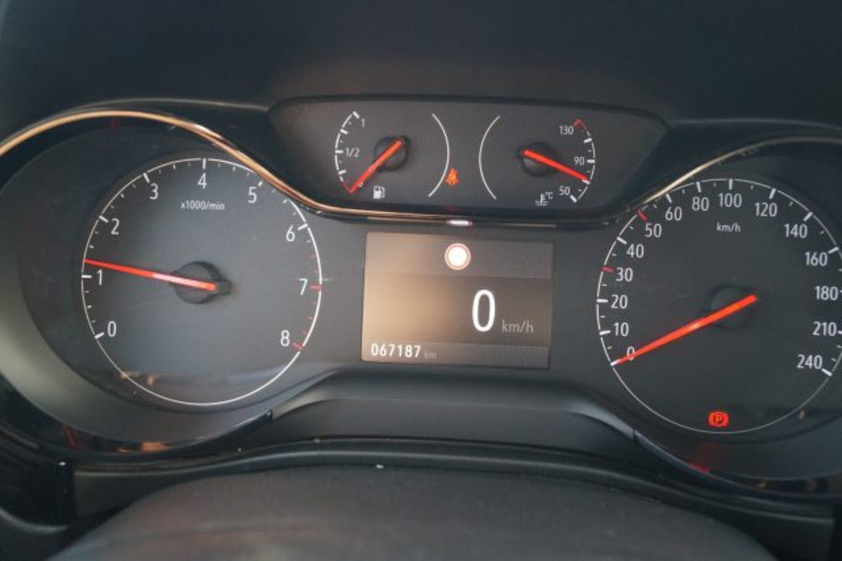 Opel Corsa 1.2 Edition (9)