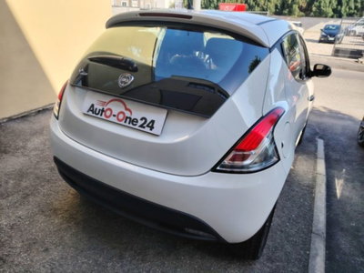 Lancia Ypsilon 1.2 69 CV 5 porte GPL Alberta Ferretti (6)