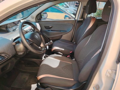 Lancia Ypsilon 1.2 69 CV 5 porte GPL Alberta Ferretti (8)