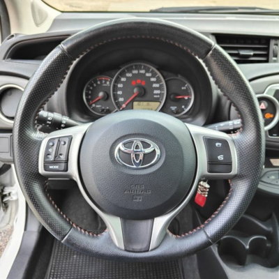 Toyota Yaris 1.3 5 porte Lounge (10)
