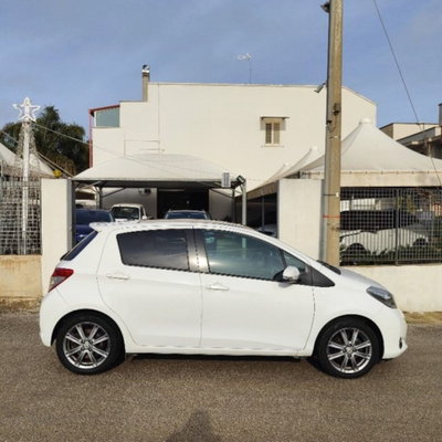 Toyota Yaris 1.3 5 porte Lounge (2)