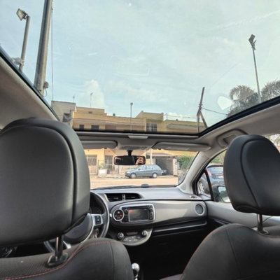 Toyota Yaris 1.3 5 porte Lounge (4)