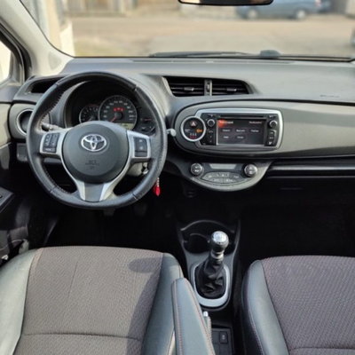 Toyota Yaris 1.3 5 porte Lounge (7)