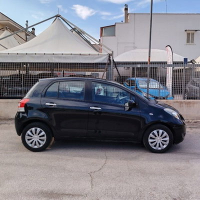 Toyota Yaris 1.3 5 porte Sol (2)