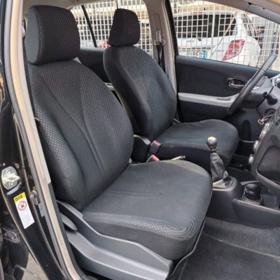 Toyota Yaris 1.3 5 porte Sol (4)