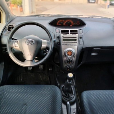 Toyota Yaris 1.3 5 porte Sol (6)