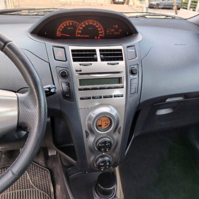 Toyota Yaris 1.3 5 porte Sol (7)