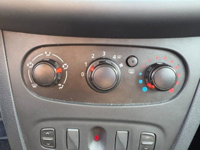 Dacia Sandero 1.2 75CV Ambiance (14)
