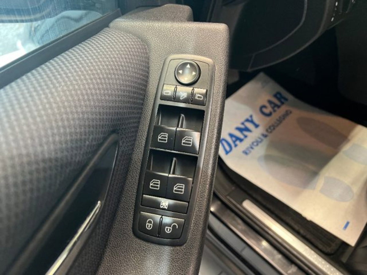 Mercedes-Benz Classe A 160 BlueEFFICIENCY Elegance (11)