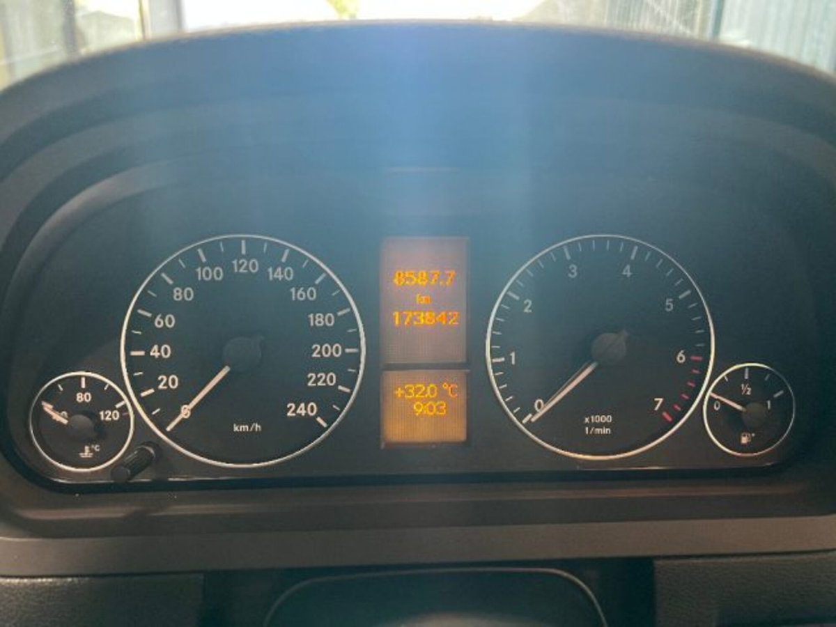 Mercedes-Benz Classe A 160 BlueEFFICIENCY Elegance (12)