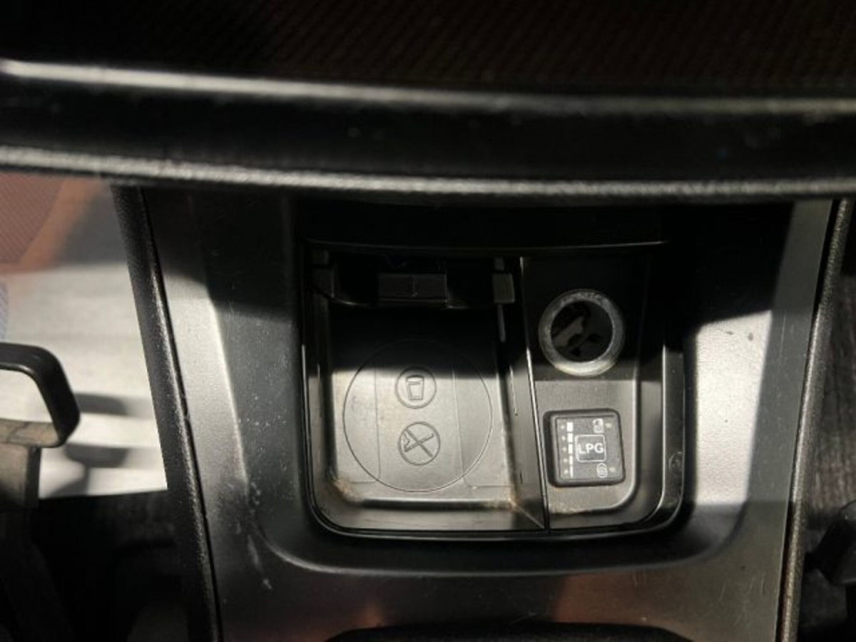Mercedes-Benz Classe A 160 BlueEFFICIENCY Elegance (14)