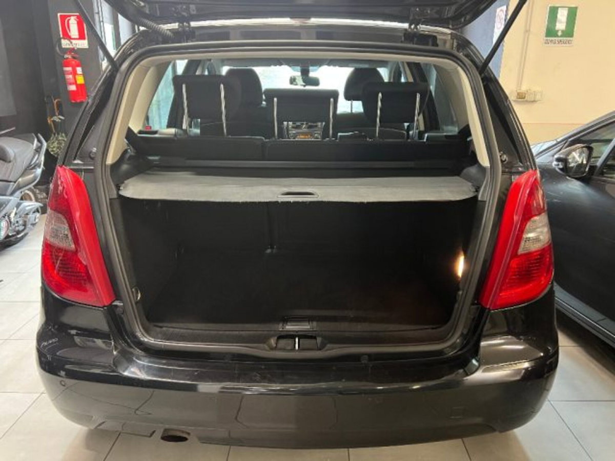 Mercedes-Benz Classe A 160 BlueEFFICIENCY Elegance (9)