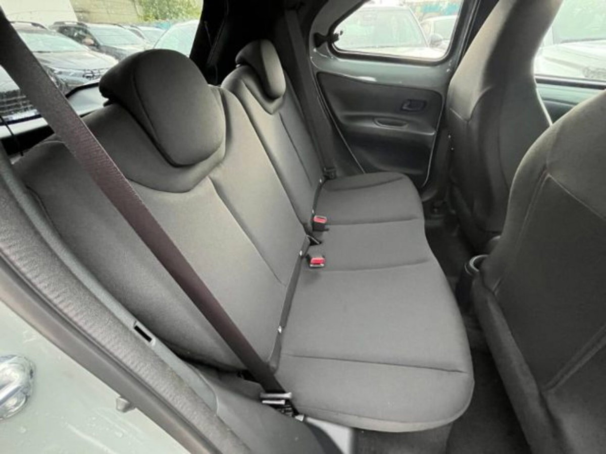 Toyota Aygo X 1.0 VVT-i 72 CV 5 porte Limited Air (17)