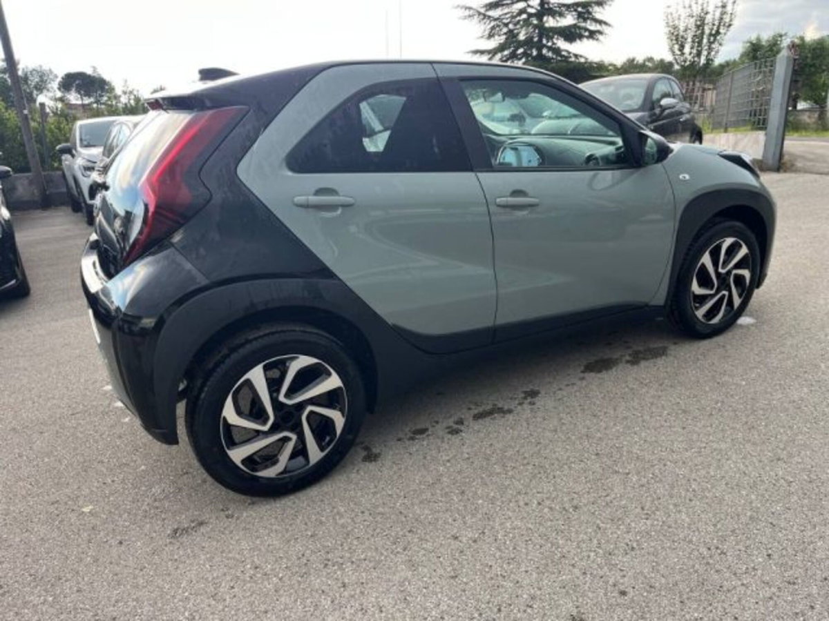 Toyota Aygo X 1.0 VVT-i 72 CV 5 porte Limited Air (4)