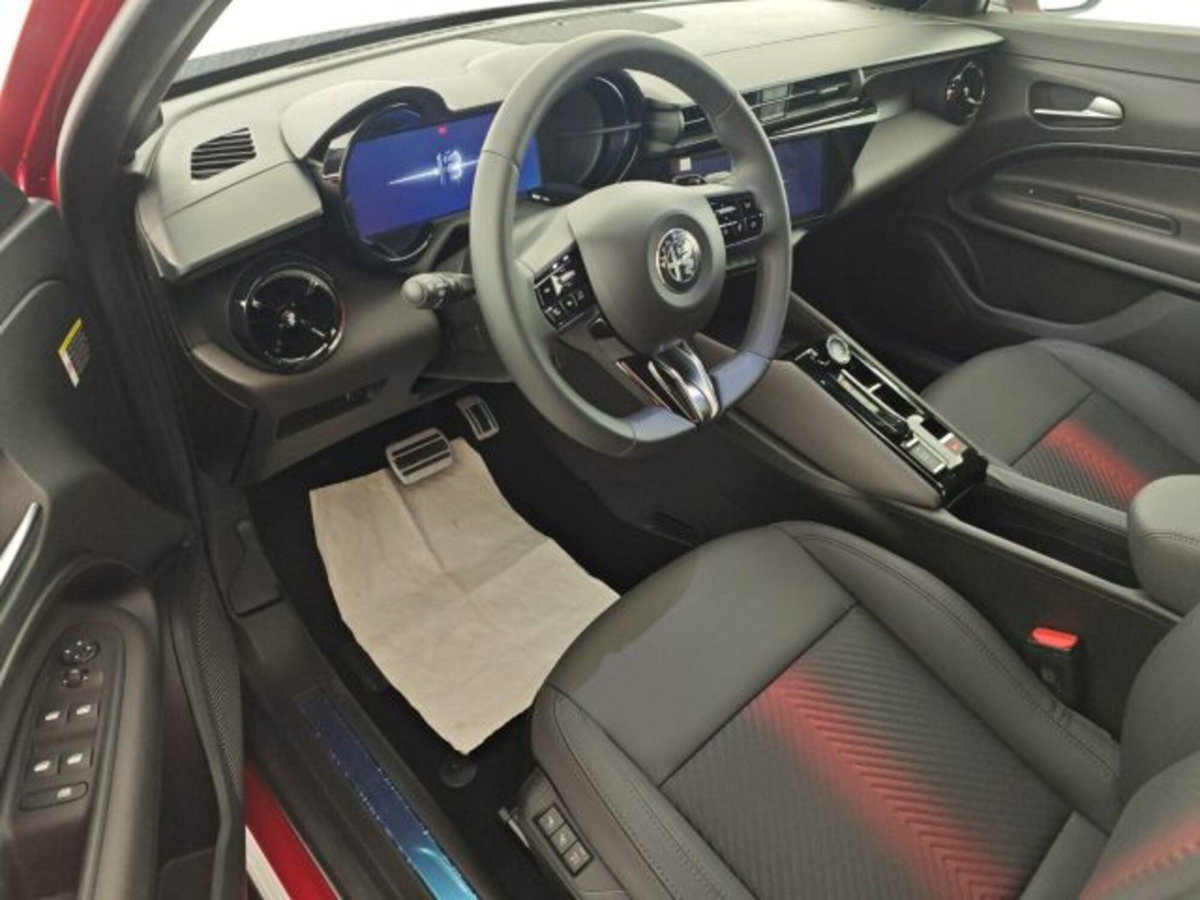 Alfa Romeo Junior 1.2 ibrida 145cv edct6 (8)