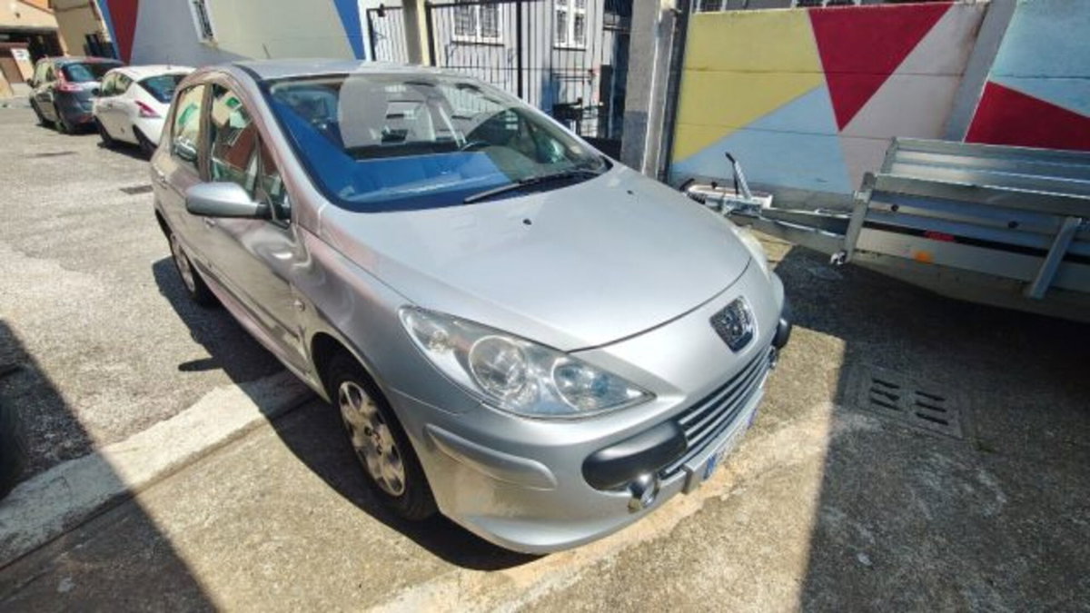 Peugeot 307 16V 5p. XT (2)