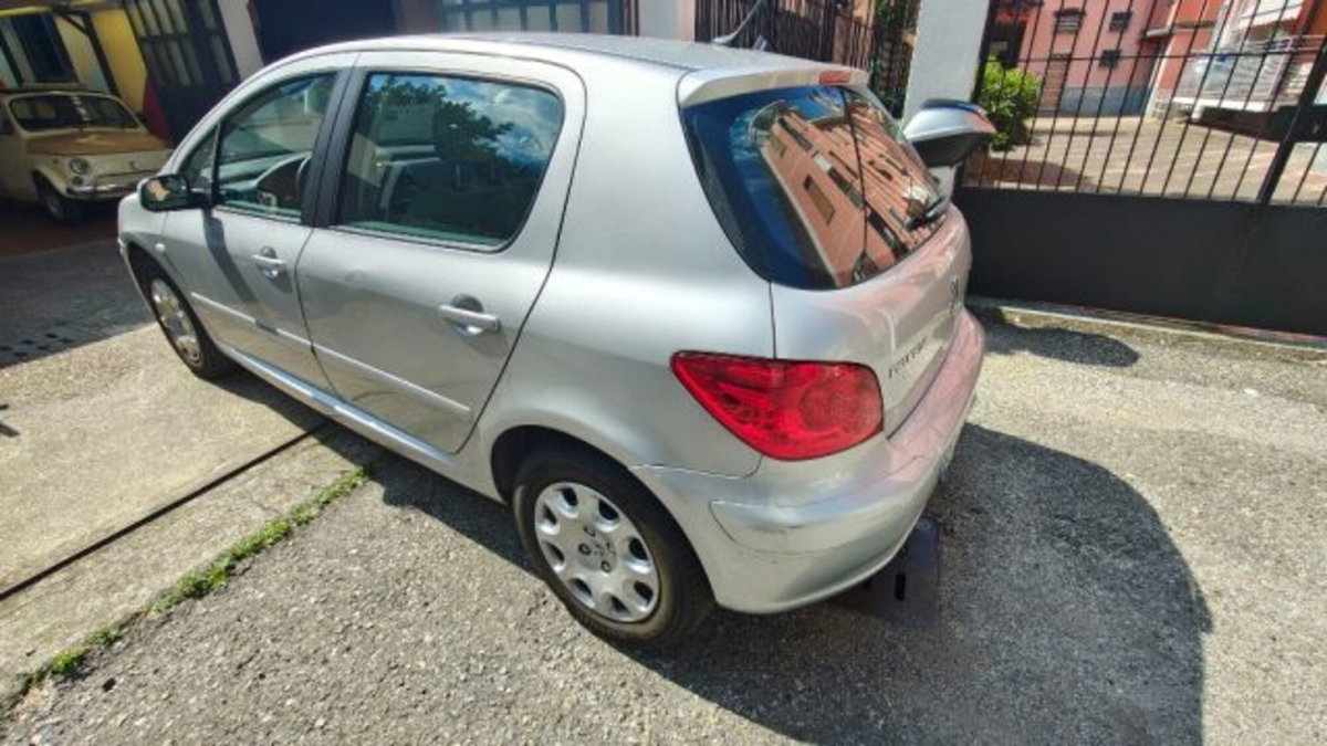 Peugeot 307 16V 5p. XT (4)