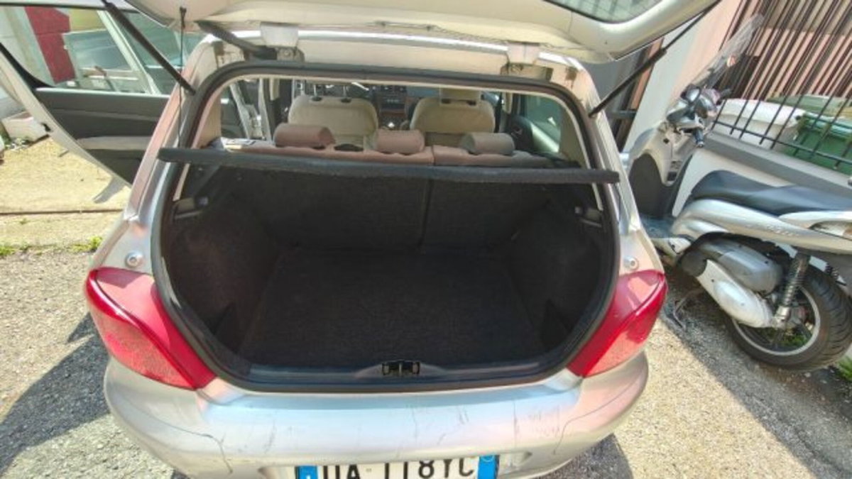 Peugeot 307 16V 5p. XT (9)