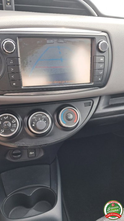 Toyota Yaris 1.0 5 porte Active (6)