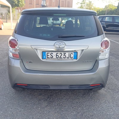 Toyota Verso 2.0 D Active 7 posti (6)