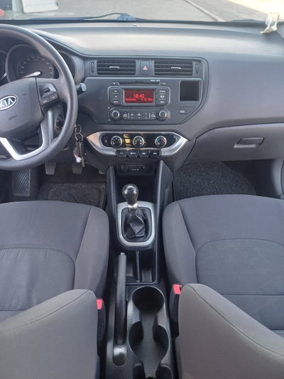 Kia Rio 1.2 CVVT 5p. EX (11)