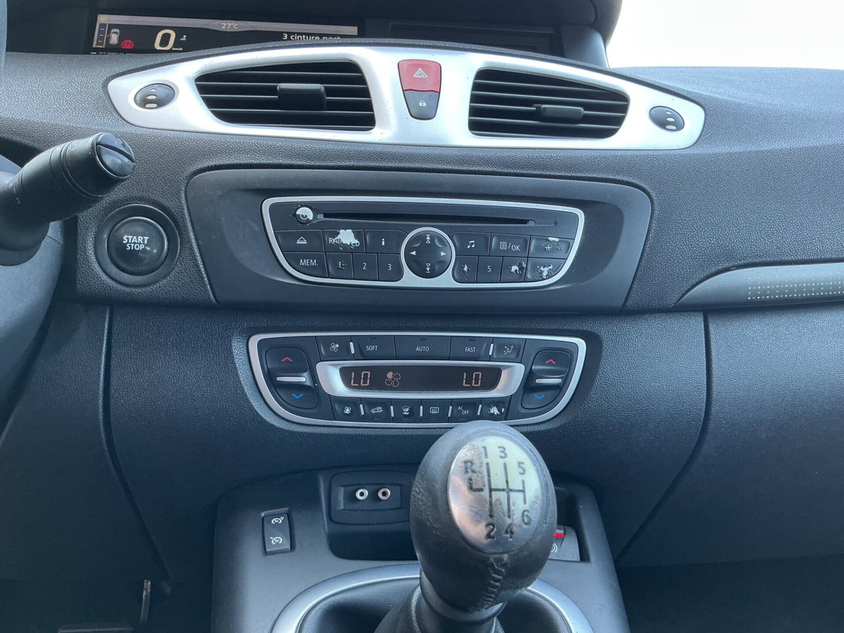 Renault Scenic E-Tech Electric 1.5 dCi 110CV Luxe (10)