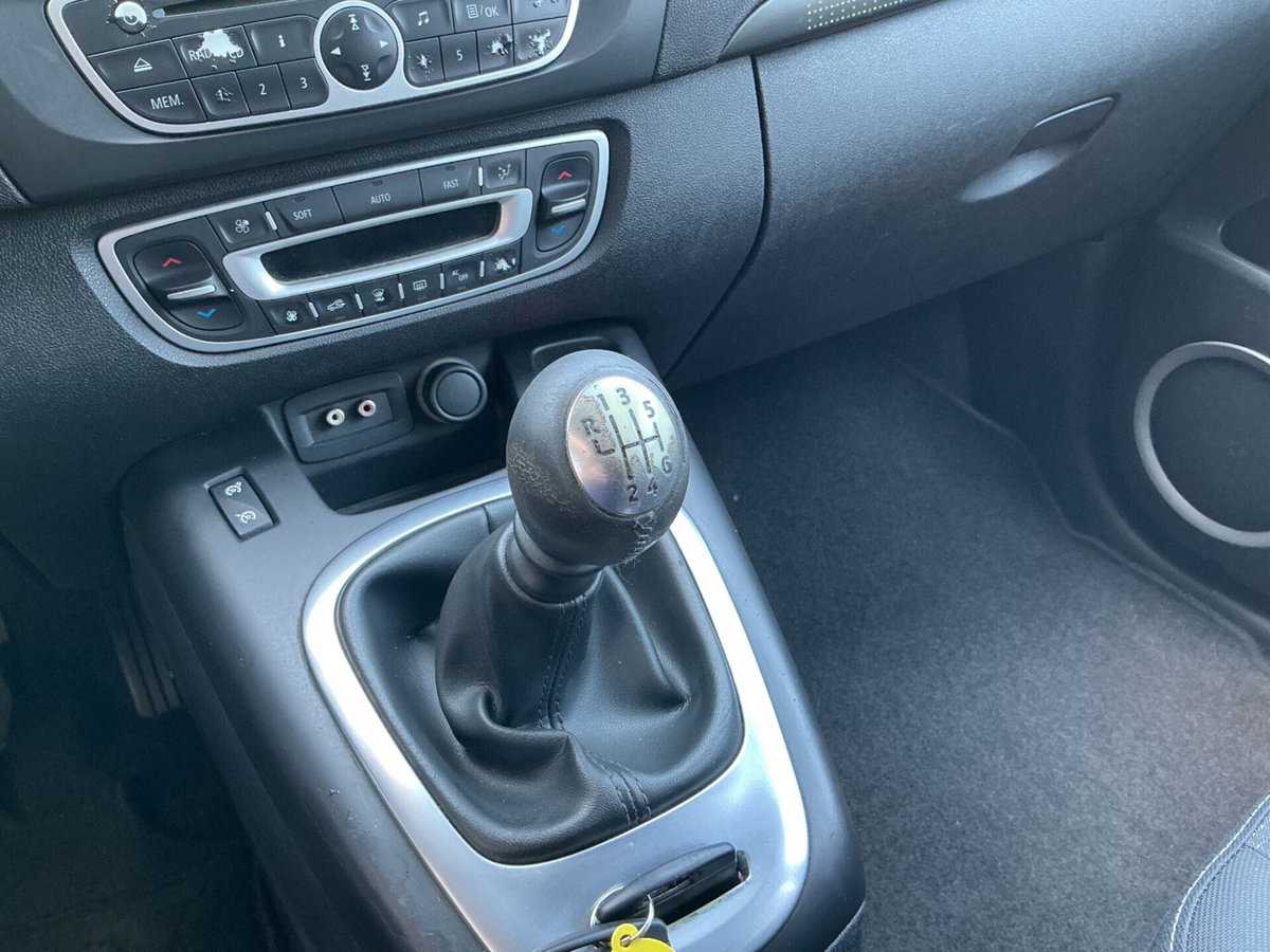 Renault Scenic E-Tech Electric 1.5 dCi 110CV Luxe (12)