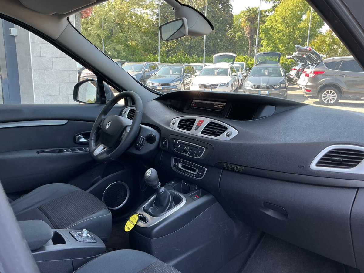 Renault Scenic E-Tech Electric 1.5 dCi 110CV Luxe (13)