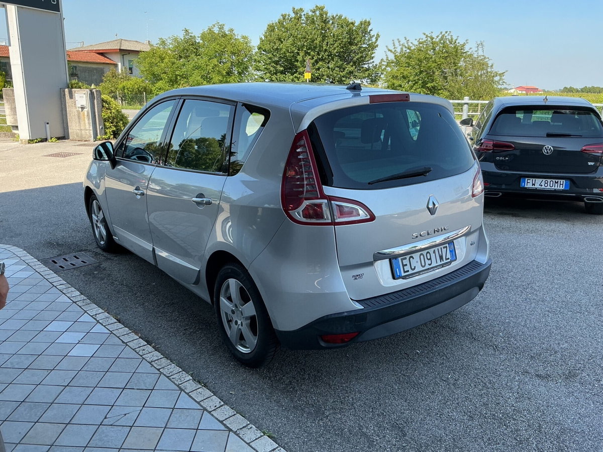 Renault Scenic E-Tech Electric 1.5 dCi 110CV Luxe (4)