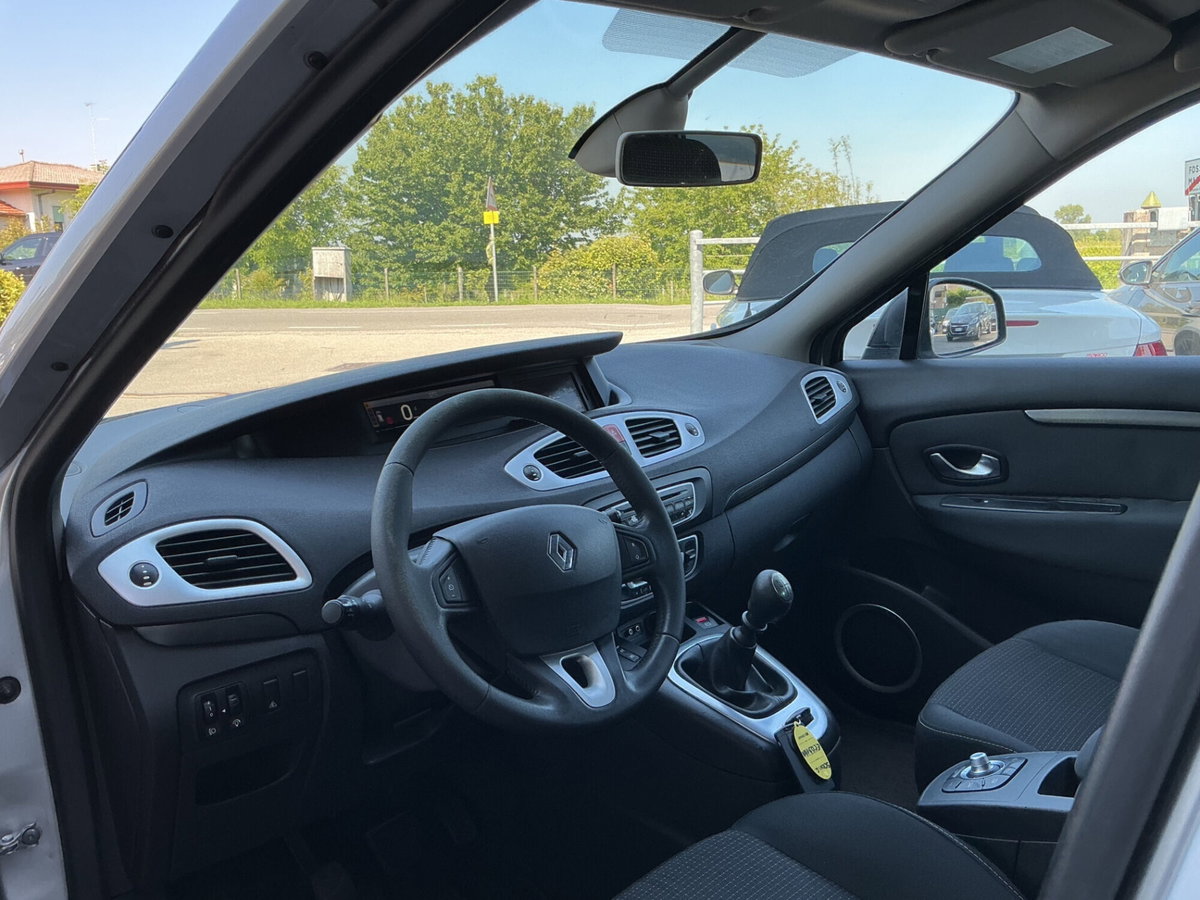 Renault Scenic E-Tech Electric 1.5 dCi 110CV Luxe (7)